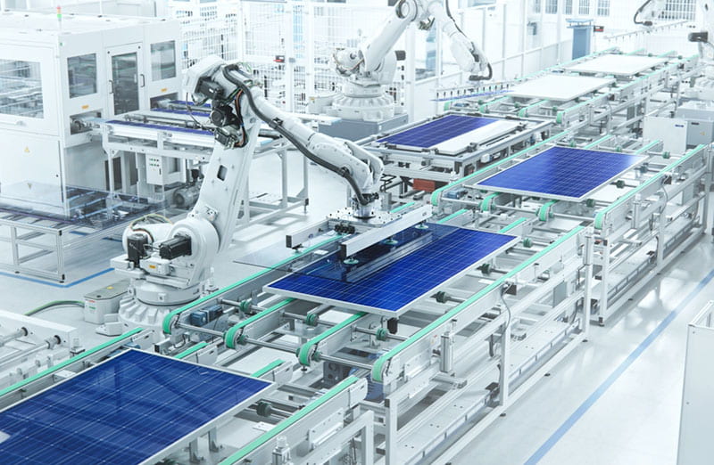 作業するロボットアームの画像