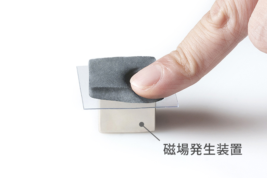 押しているMREの写真と、押した状態で磁場をかけた時の写真