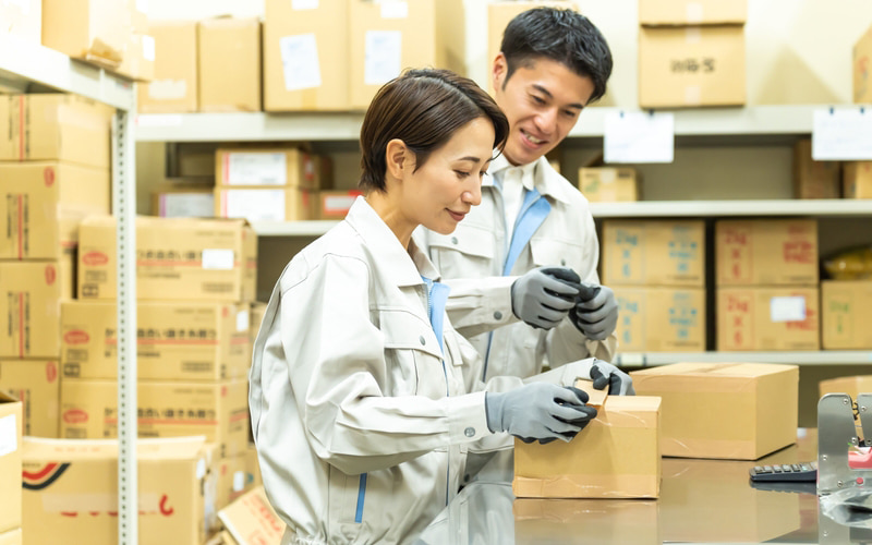 倉庫内での作業イメージ画像